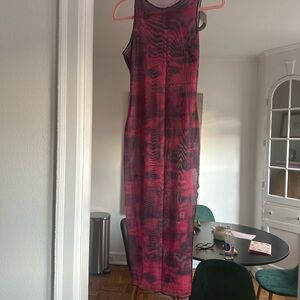 Chic Sleeveless Midi Dress in Pink and Black